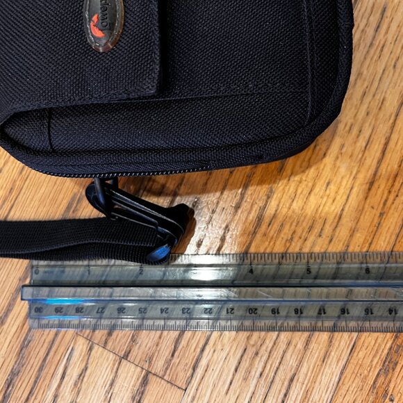 Lowerpro Small Black Portable Digital Camera Case with Adjustable Strap - Picture 11 of 12